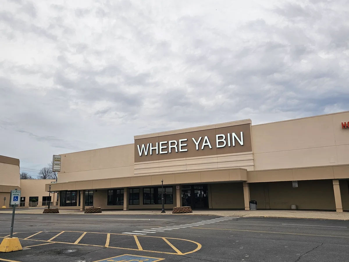 Where Ya Bin Louisville storefront and bin store photos