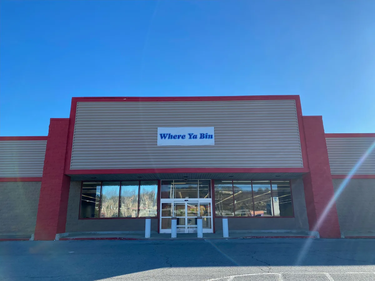 Where Ya Bin McAlester storefront and bin store photos