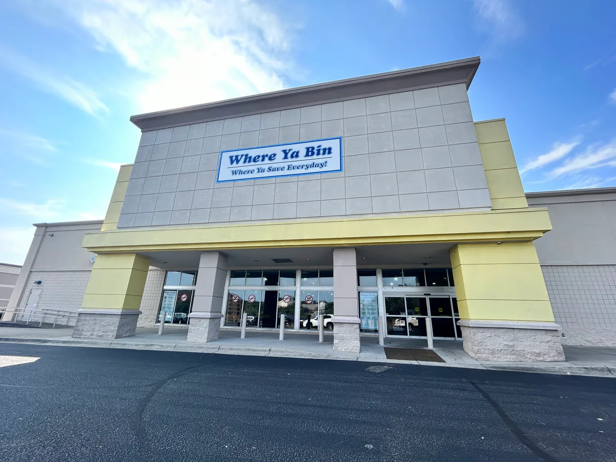 Where Ya Bin Pensacola storefront and bin store photos