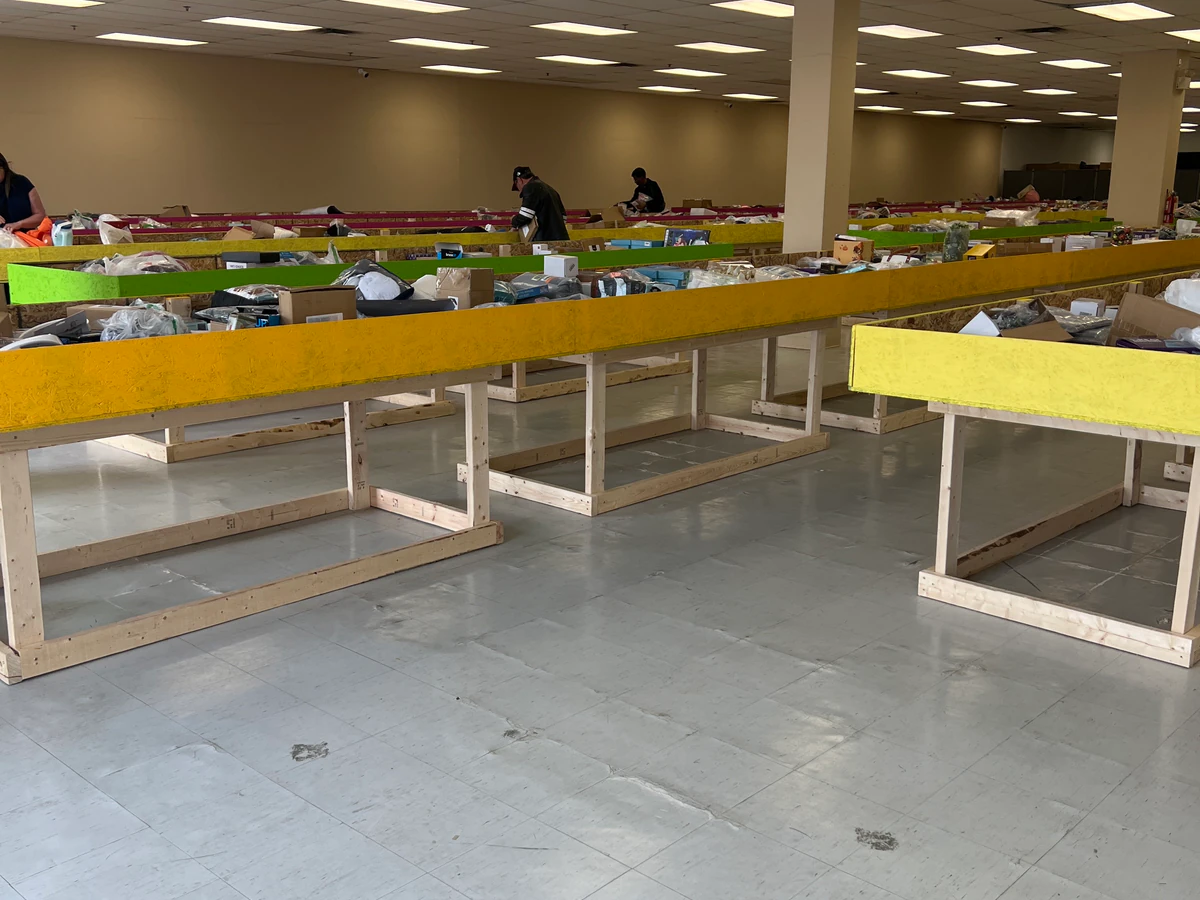 Amazing Bins Mega bin store in Windsor, Ontario — a Canadian liquidation store with daily price drops.