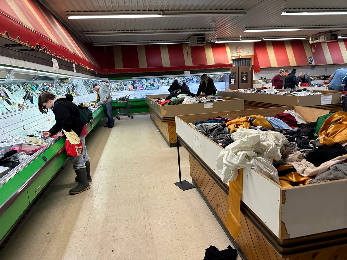 Amazing Binz bin store in St. Catharines, Ontario — a Canadian liquidation store with daily price drops.