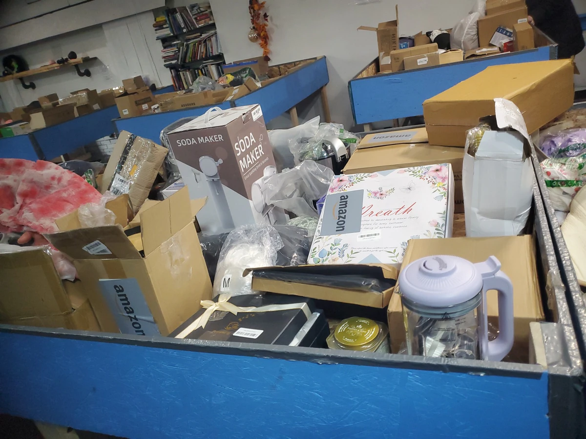 Dream Bins bin store in Windsor, Ontario — a Canadian liquidation store with daily price drops.