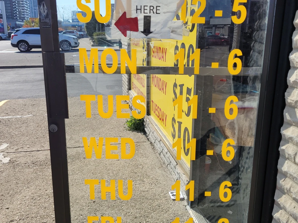 Elite Bins bin store in Brampton, Ontario — a Canadian liquidation store with daily price drops.