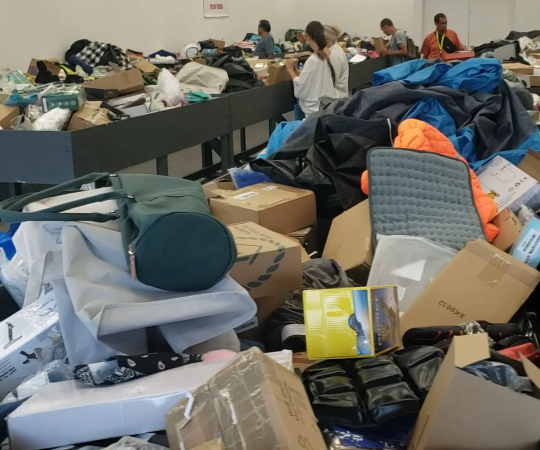 Moez Binz & Liquidation bin store in North York, Ontario — a Canadian liquidation store with daily price drops.