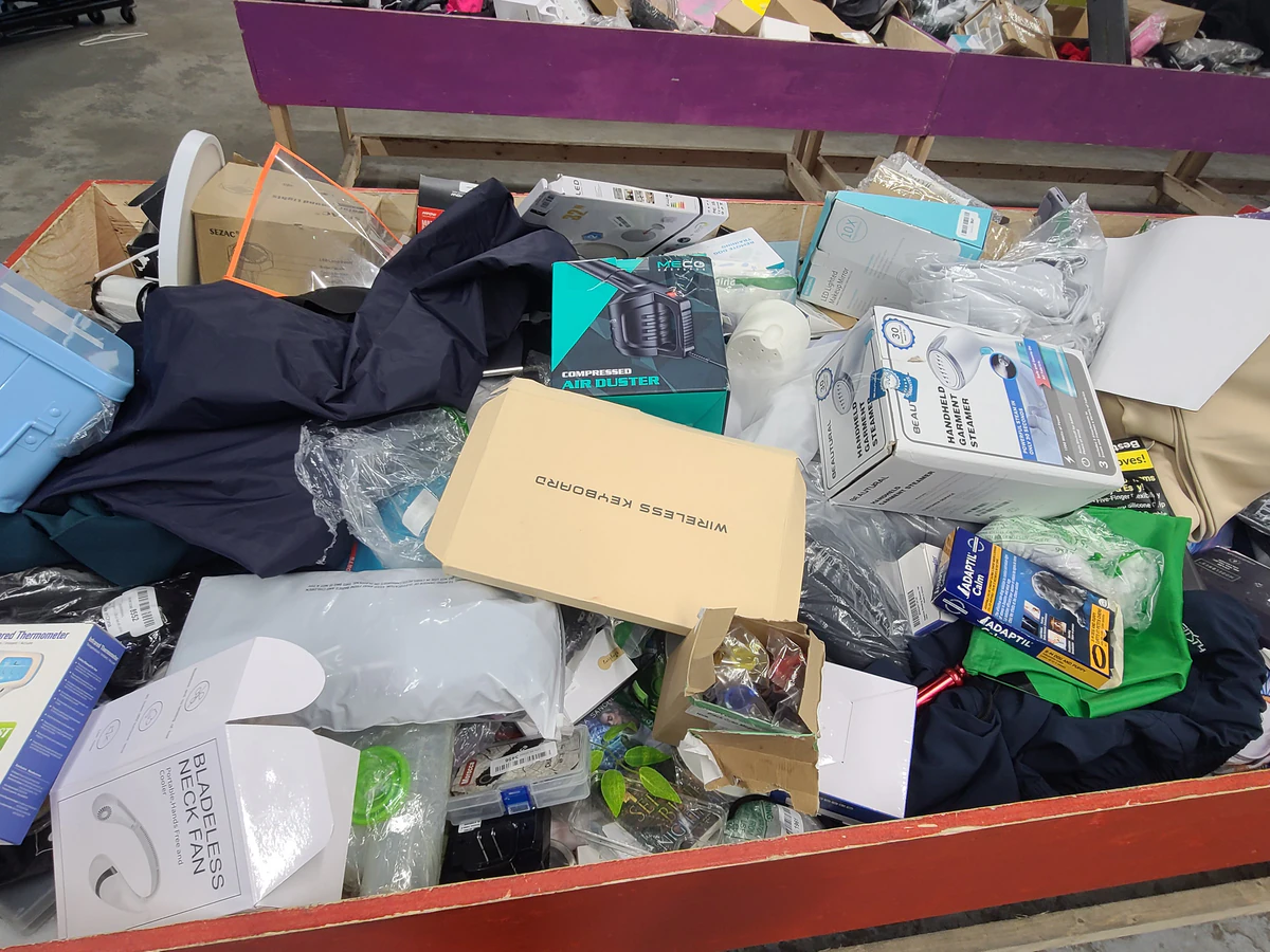 Quick Pick bin store in Three Locations, Ontario — a Canadian liquidation store with daily price drops.