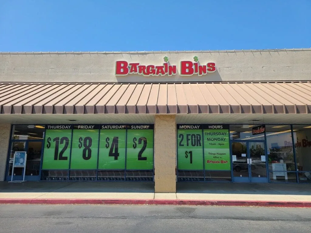Bargain Bins Anderson interior merchandise display - discount store in anderson, california.