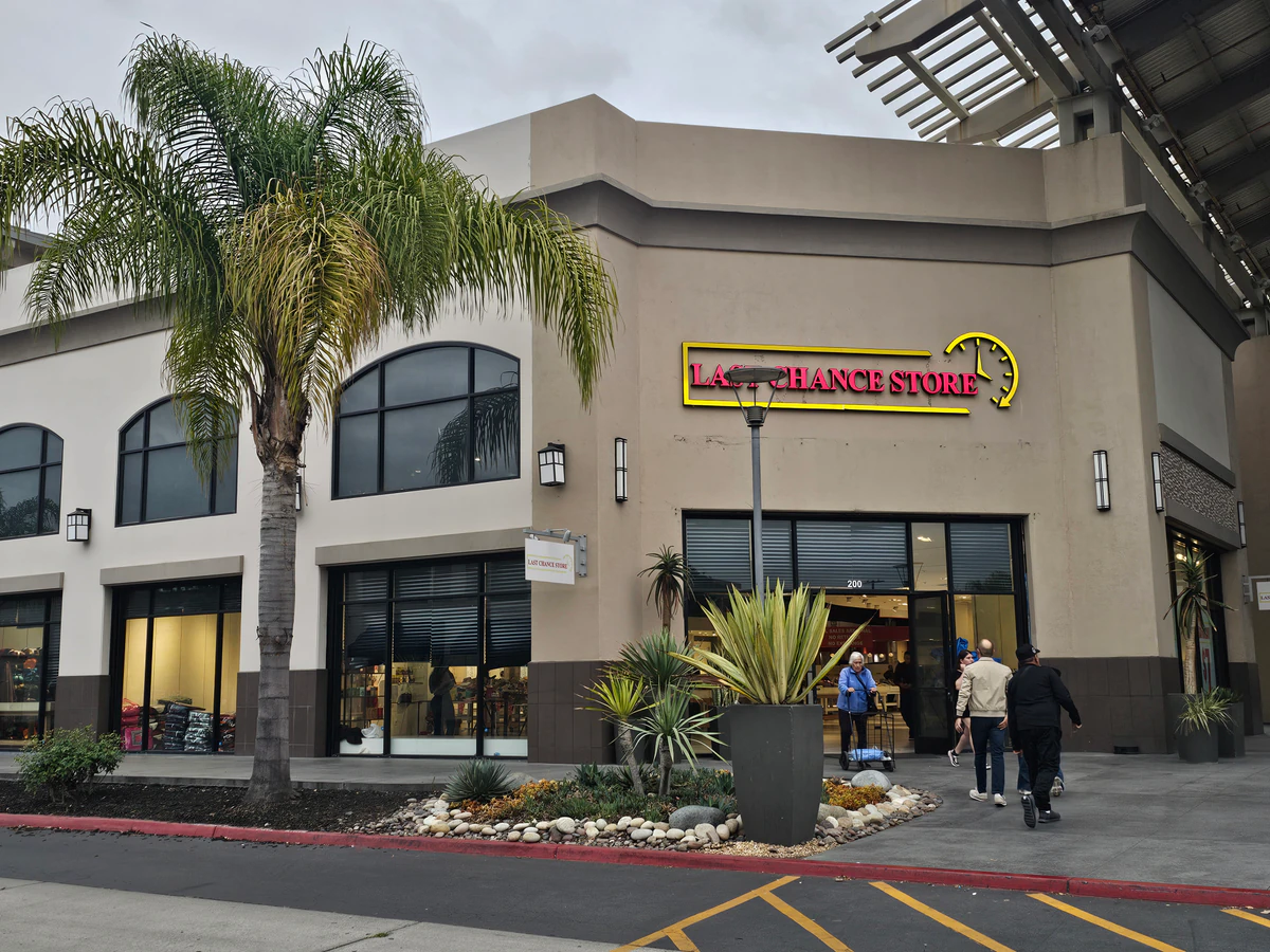 Last Chance Store - High quality discount store in san ysidro, california.