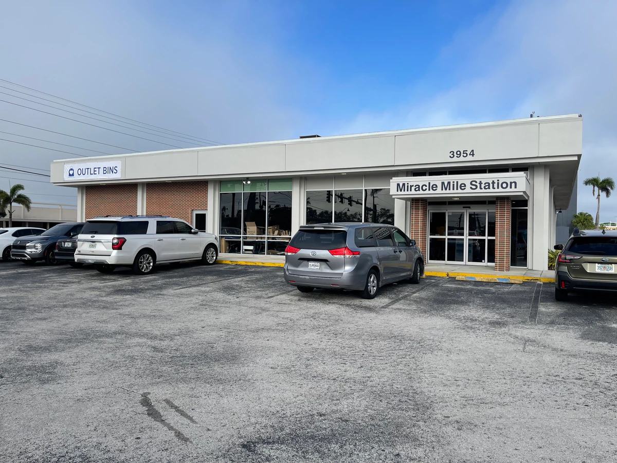 Outlet Bins - High quality thrift store in fort myers, florida.