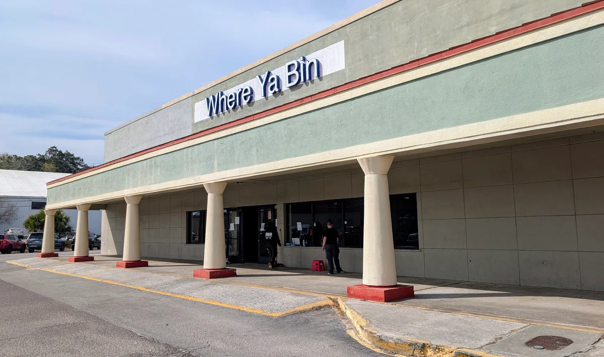 Where Ya Bin Charleston storefront and bin store photos